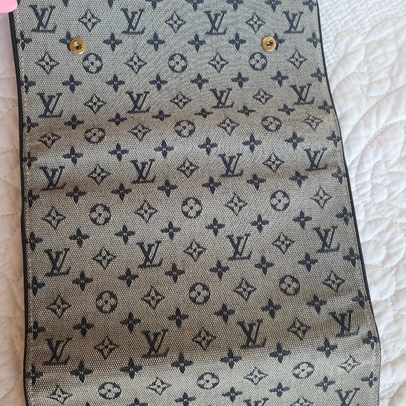 Authentic Louis Vuitton Lin wallet - Picture 3 of 9